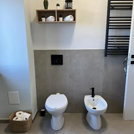 Nice Square Apartment Marcallo con Casone