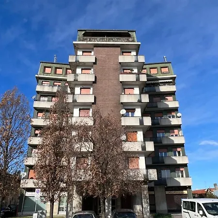Nice Square Apartment *